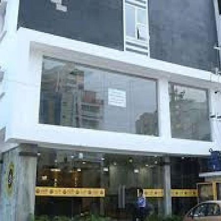 La Riviera Suites Madhapur Hyderabad Exteriör bild