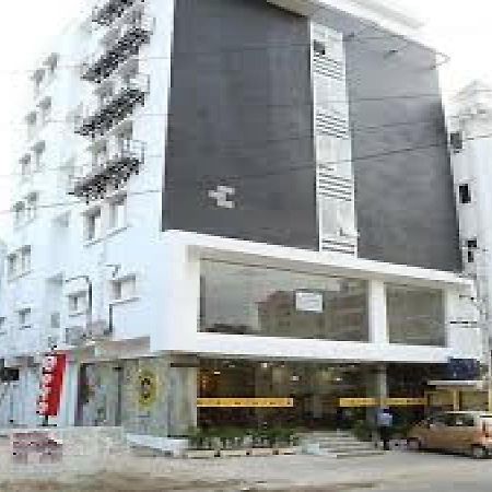 La Riviera Suites Madhapur Hyderabad Exteriör bild