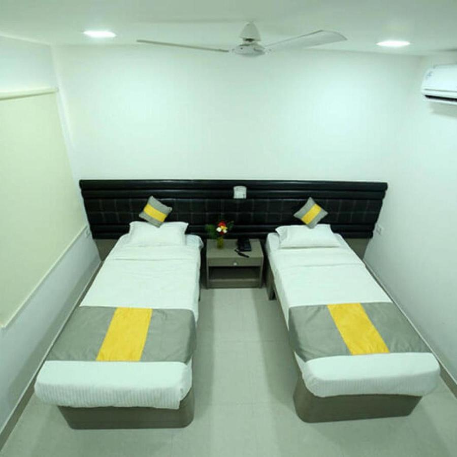 La Riviera Suites Madhapur Hyderabad Exteriör bild