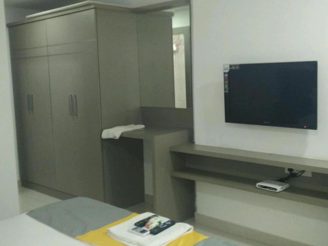 La Riviera Suites Madhapur Hyderabad Exteriör bild