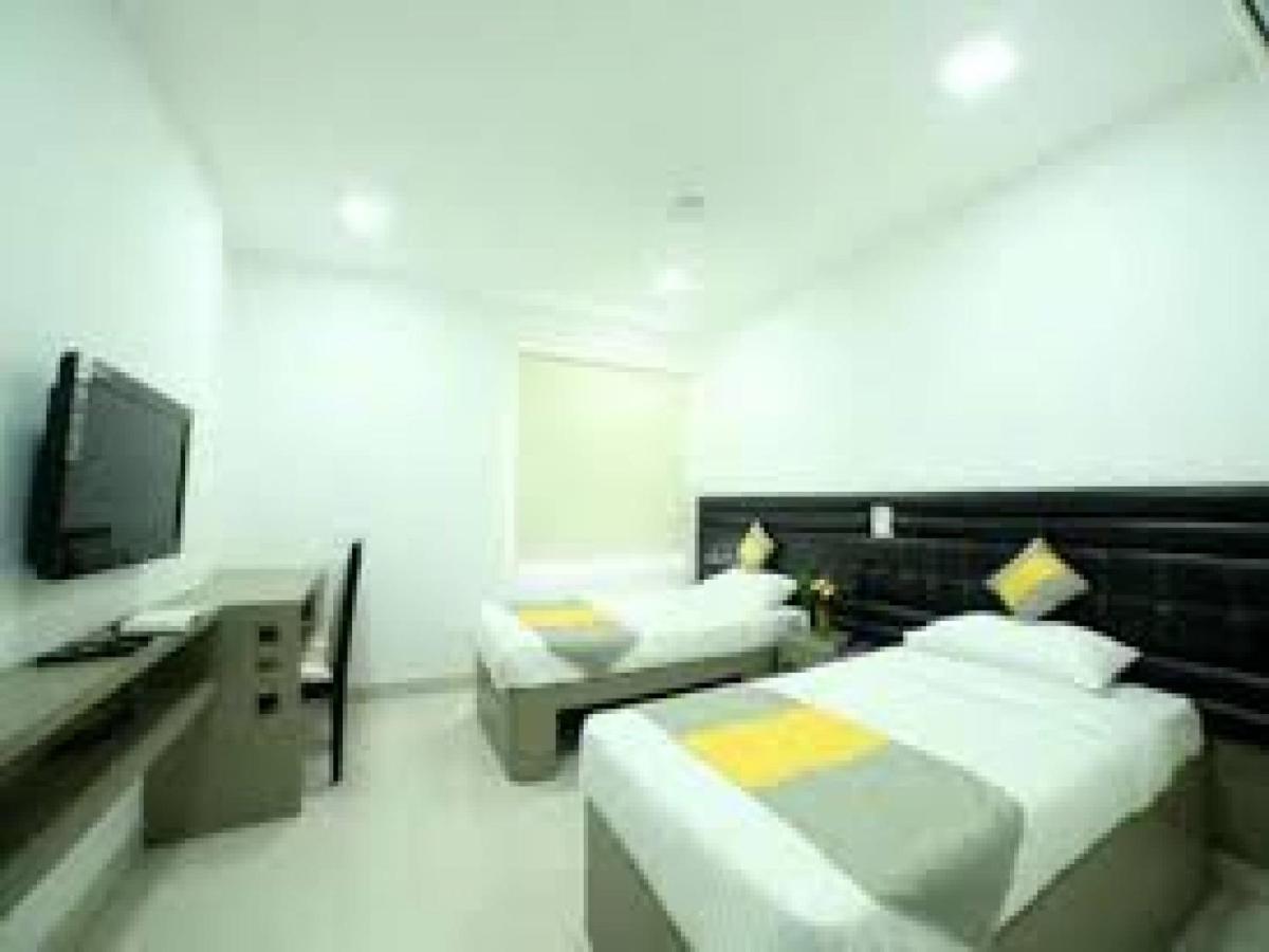 La Riviera Suites Madhapur Hyderabad Exteriör bild