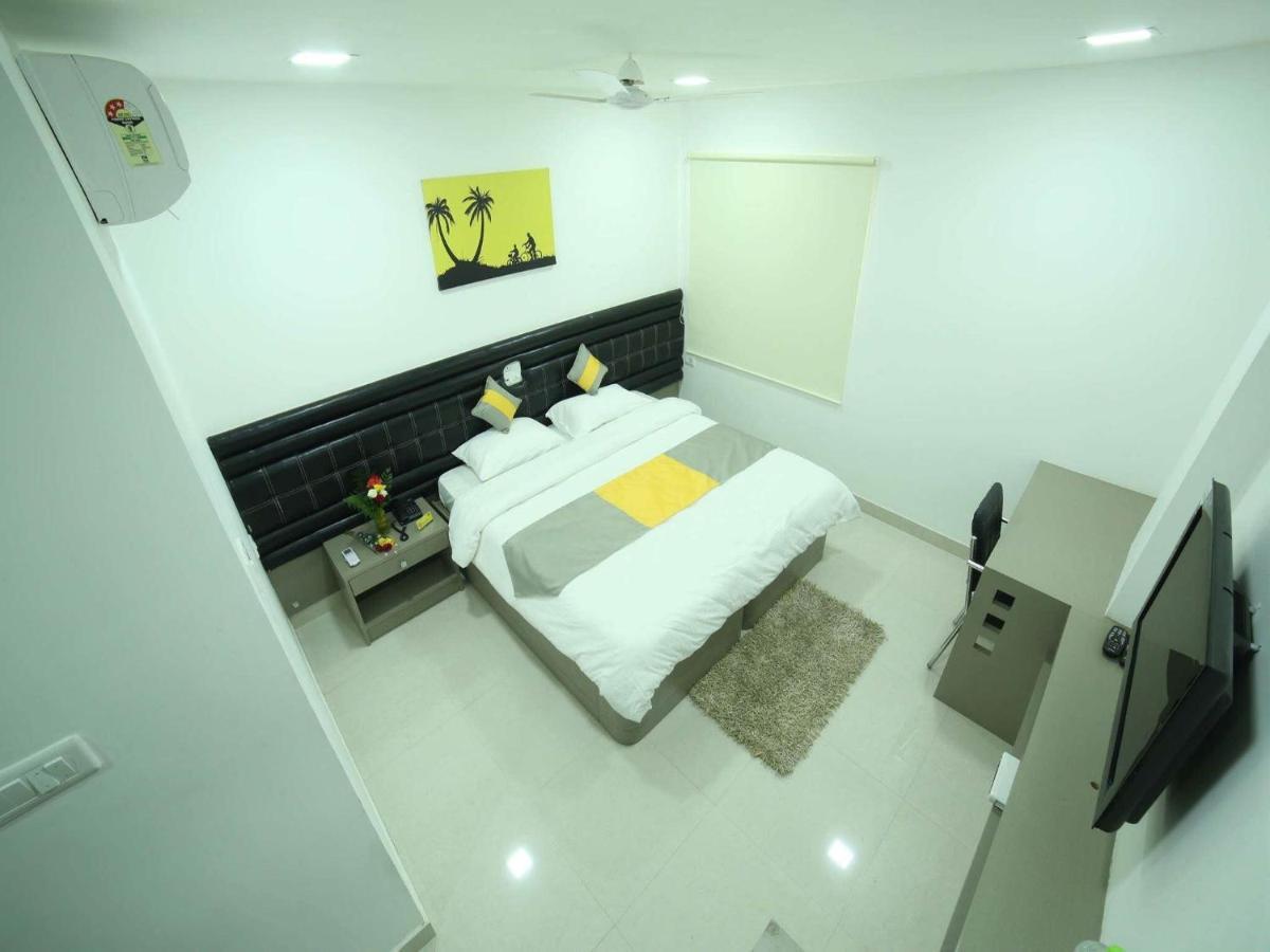 La Riviera Suites Madhapur Hyderabad Exteriör bild