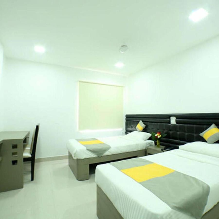 La Riviera Suites Madhapur Hyderabad Exteriör bild