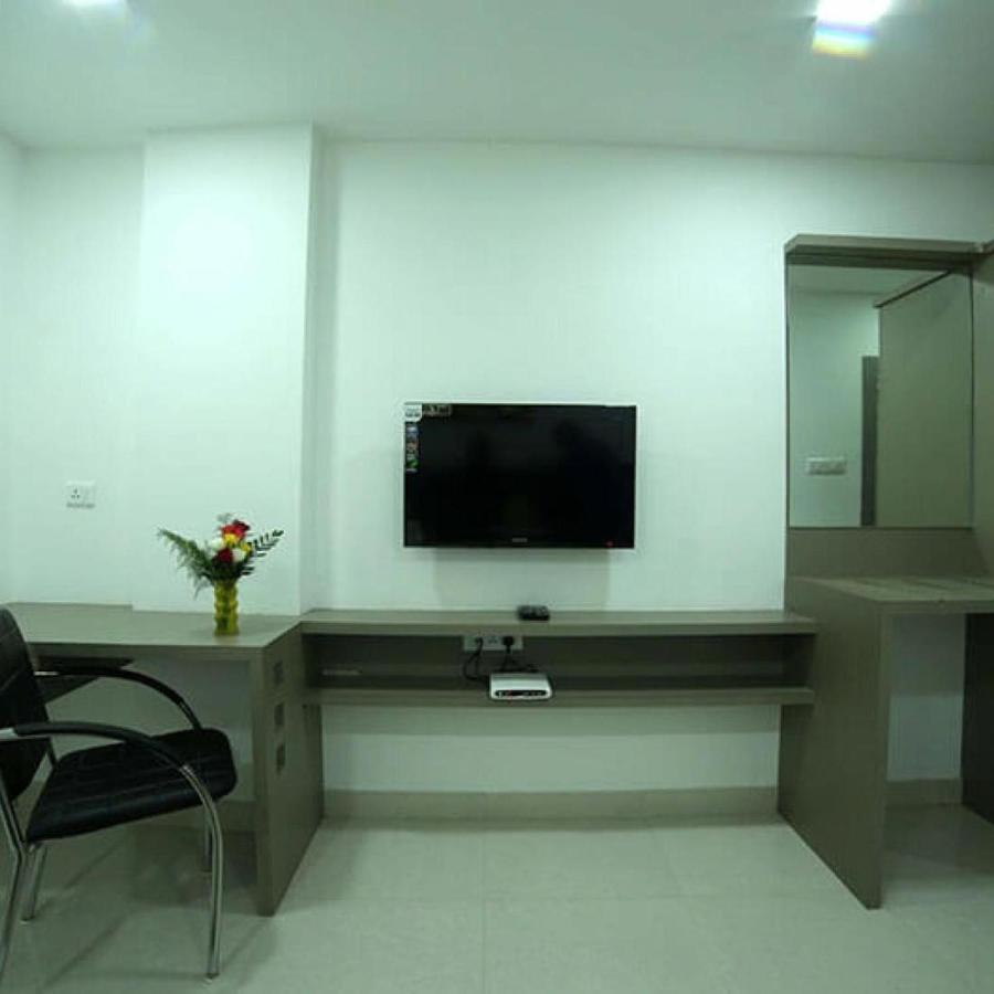 La Riviera Suites Madhapur Hyderabad Exteriör bild