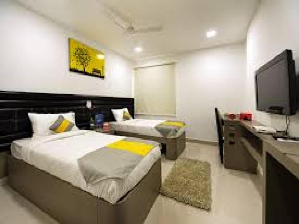 La Riviera Suites Madhapur Hyderabad Exteriör bild