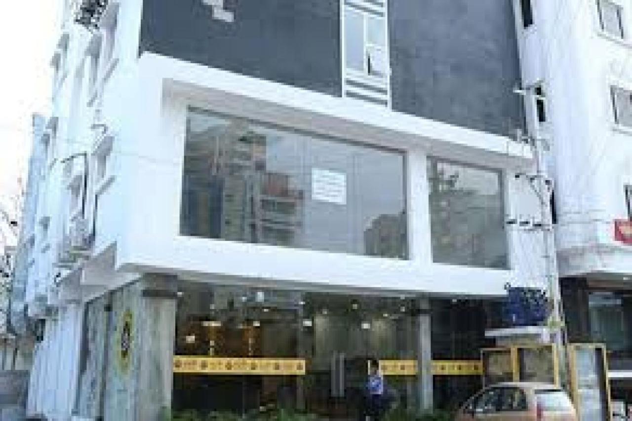 La Riviera Suites Madhapur Hyderabad Exteriör bild